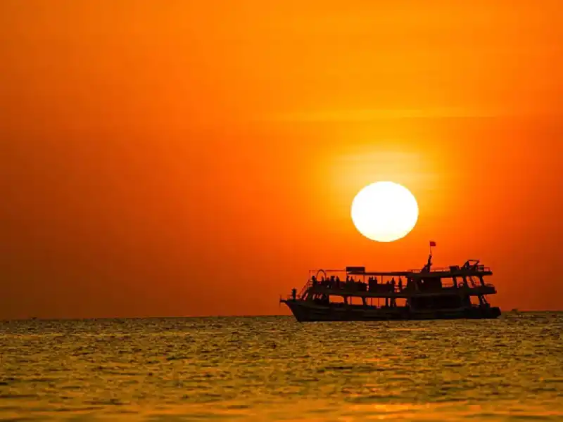Sunset Cruise & Night Squid Fishing Tour