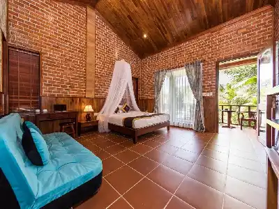 Bungalow with Pool View and King Bed