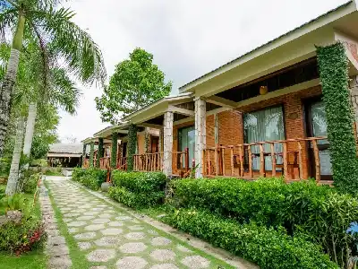 Bungalow with Pool View and King Bed
