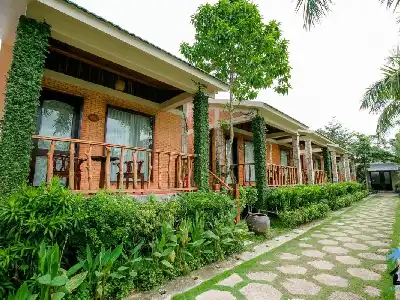 Bungalow with Pool View and King Bed