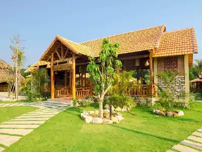 Cottage with garden view