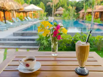 Charlet with swimming pool view